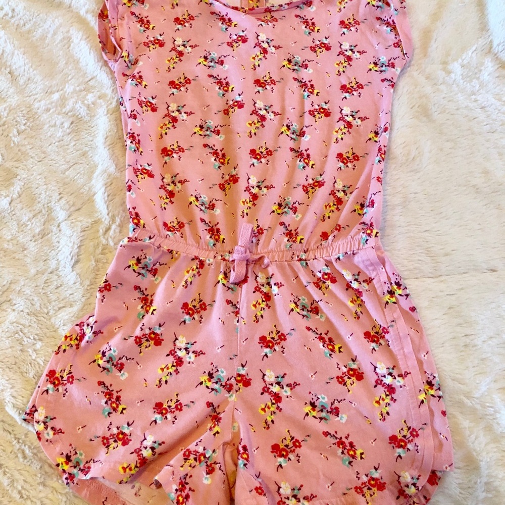 Girls Romper. Gap size medium. Pink. Euc
